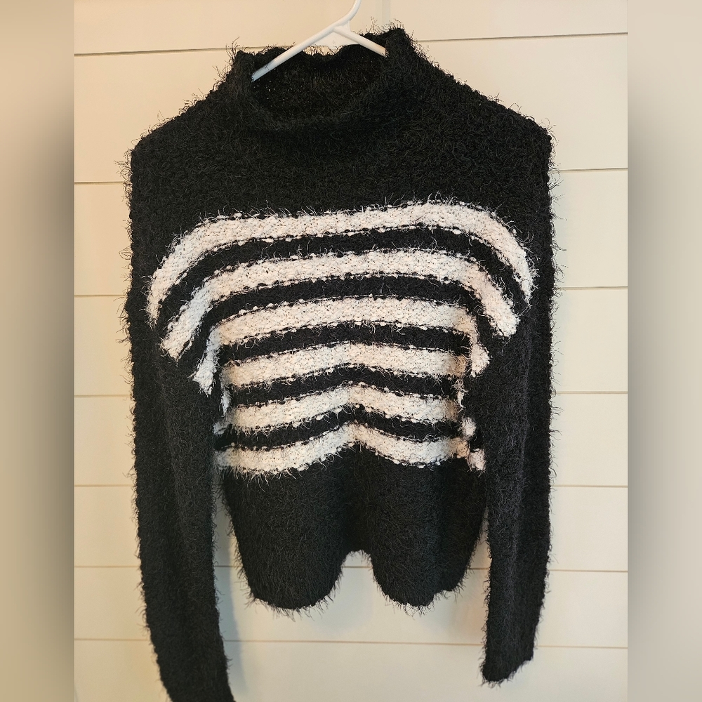Tribal black sweater - size medium